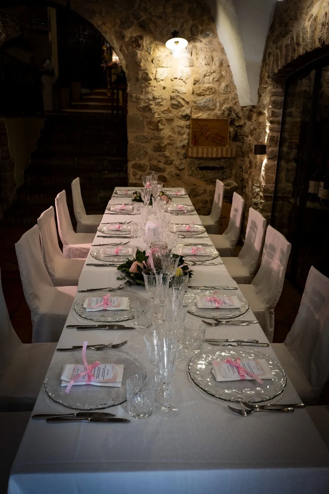 Tavolata in sala medievale dell'Antico Frantoio